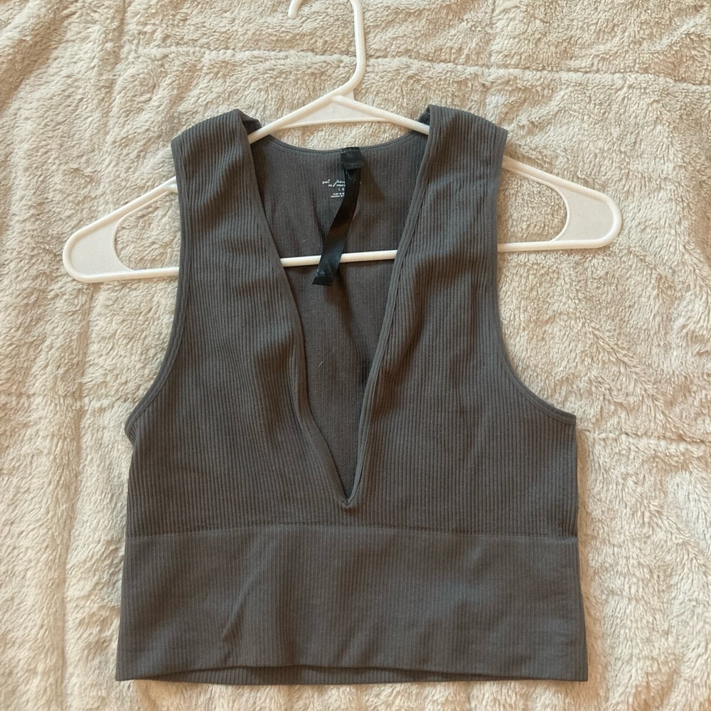 seamless deep v crop top